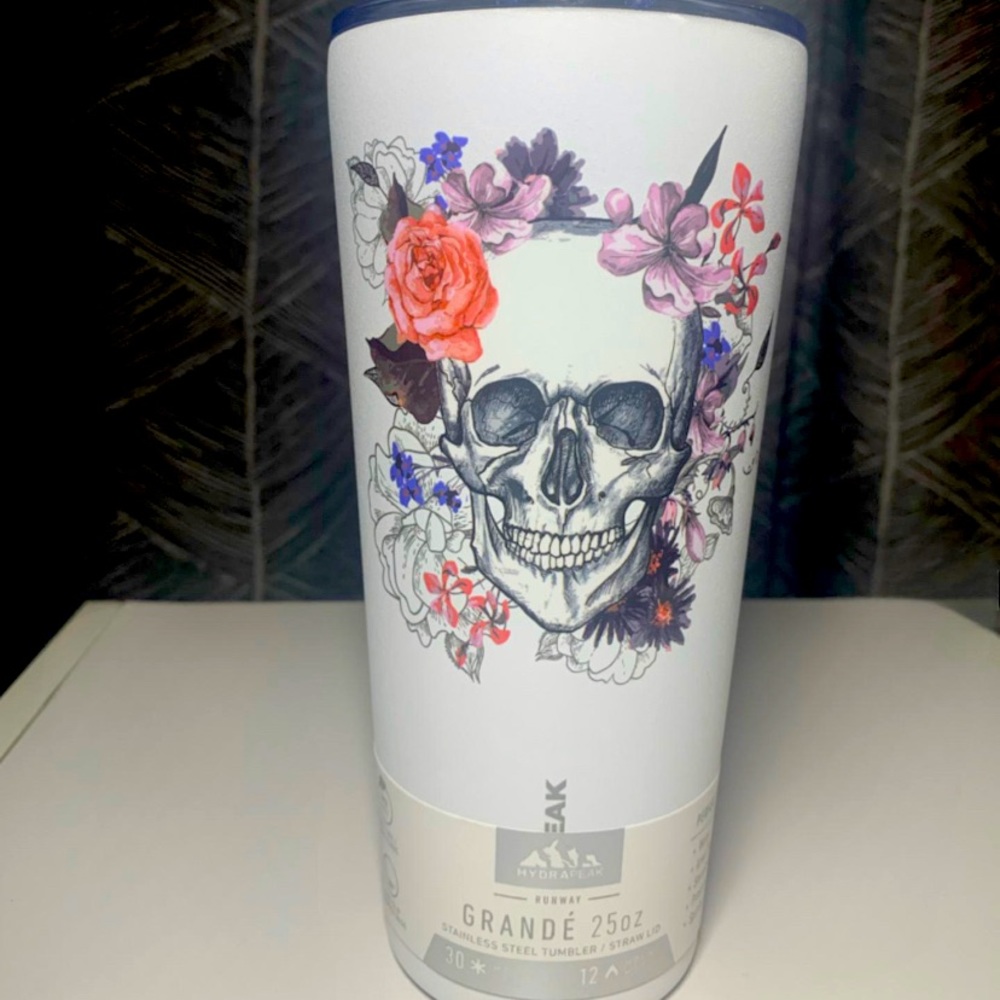 Hydrapeak Stainless Steel Tumbler Skull design